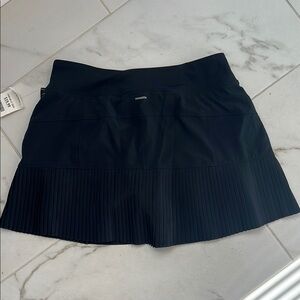 Mondetta Women's Black Pleated Skirt